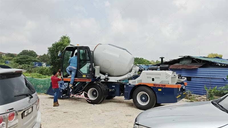 Self Loader Mixer