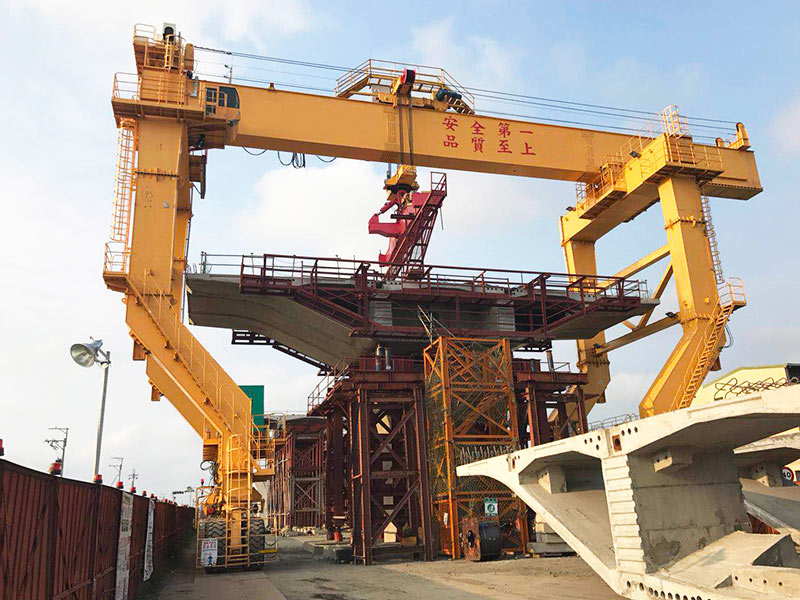 Rubber Tyred Gantry Crane for Precast Bridge Girder Handling in Highway Construction Projects