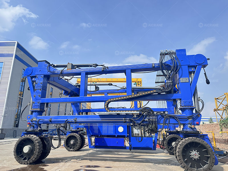 mobile straddle carrier