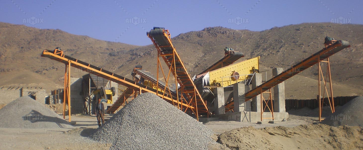 gravel crushing plants working