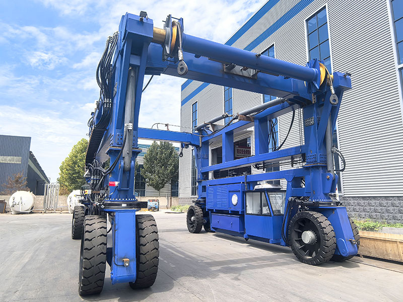 straddle carrier crane