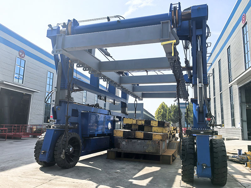 straddle carrier